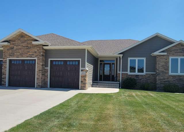 Property at 322 Willow Bnd, Sergeant Bluff, IA 51054, 5 beds, 3 baths
