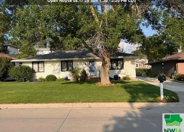 Property at 2704 Willow St, Sioux City, IA 51106, 4 beds, 2.5 baths