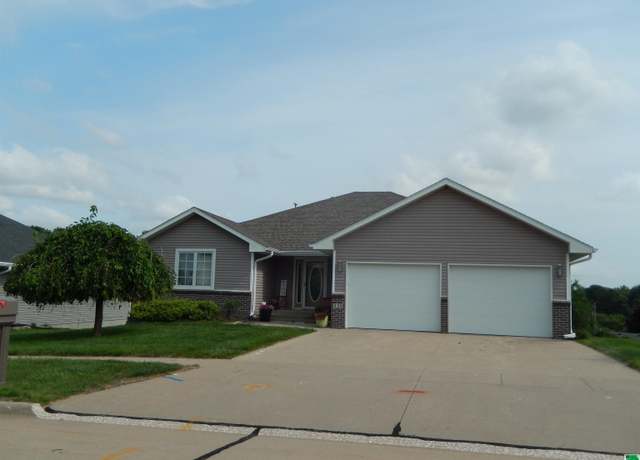 Property at 430 Essex St, Sioux City, IA 51103, 4 beds, 3 baths