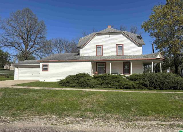 Property at 505 E 2nd St, Peterson, IA 51047, 4 beds, 2 baths