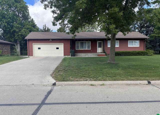 Property at 401 S 17th, Dakota City, NE 68776, 3 beds, 2 baths