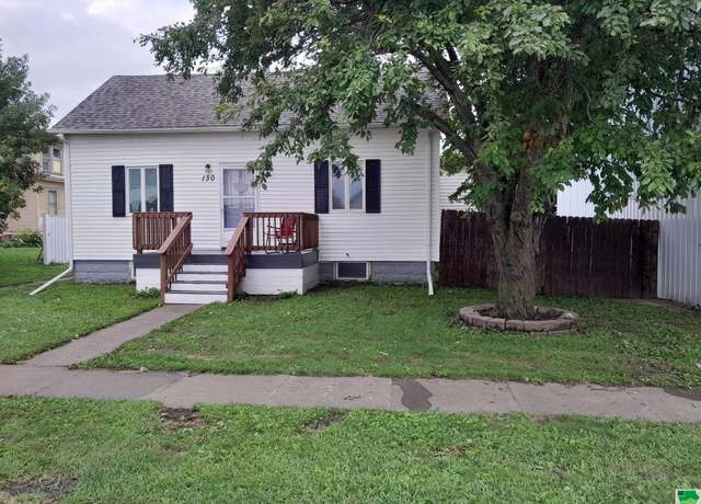 Property at 130 Dakota St, Akron, IA 51001, 3 beds, 1 bath