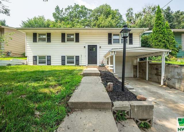 Property at 2409 S Patterson St, Sioux City, IA 51106, 3 beds, 2.5 baths