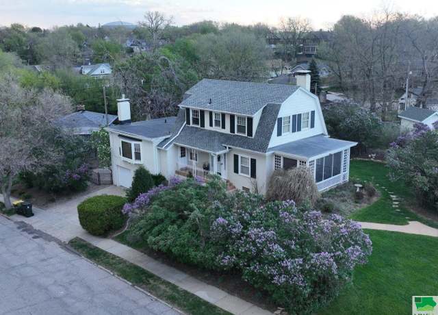 Property at 1 Gilman Ter, Sioux City, IA 51104, 3 beds, 3 baths