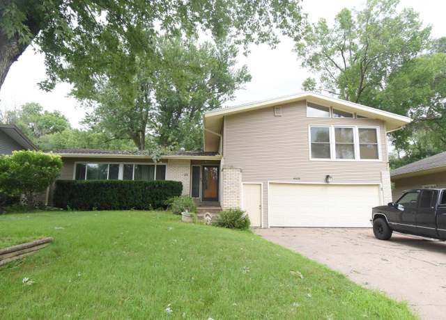 Property at 4608 Chatham Ln, Sioux City, IA 51104, 4 beds, 2.5 baths