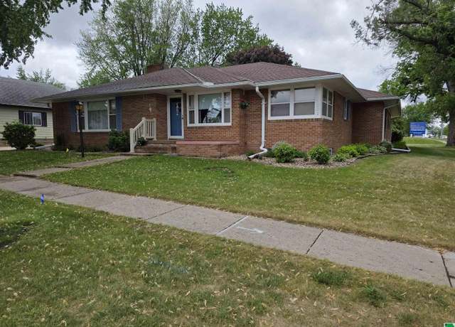 Property at 202 Washington Ave, Sheldon, IA 51201, 2 beds, 2 baths