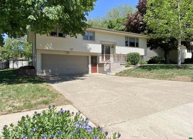 Property at 37 Laura Dr, Lemars, IA 51031, 3 beds, 2 baths