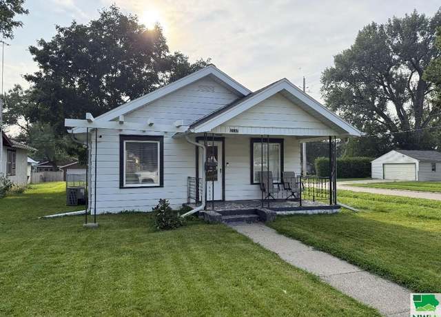Property at 2137 Dewey St, Sioux City, IA 51109, 2 beds, 1 bath