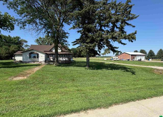 Property at 2361 18th St St SW, Lemars, IA 51031, 4 beds, 2 baths