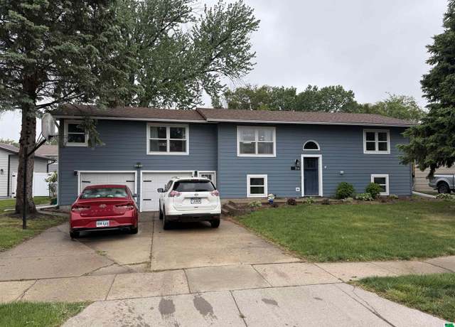 Property at 314 Jefferson St, Vermillion, SD 57069, 4 beds, 2 baths