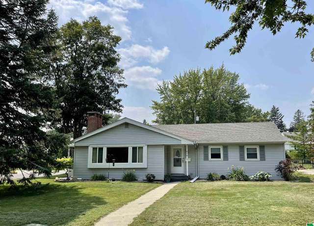 Property at 510 Angier Dr, Storm Lake, IA 50588, 3 beds, 2 baths