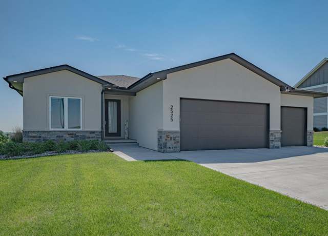 Property at 2525 Glen Ellen Rd, Sioux City, IA 51106, 4 beds, 3 baths