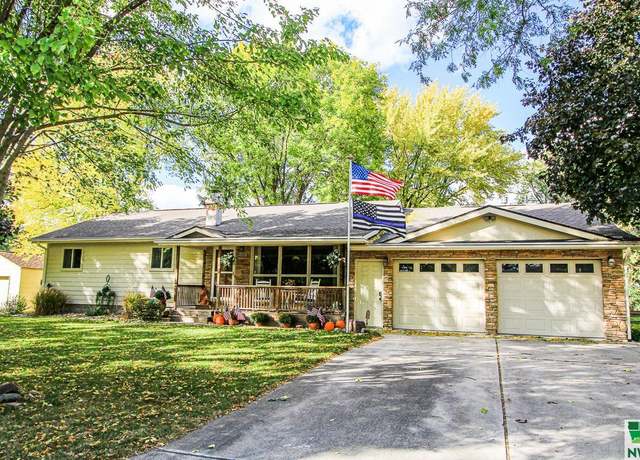 Property at 1106 2nd Ave. Ave NW, Pocahontas, IA 50574, 4 beds, 3 baths