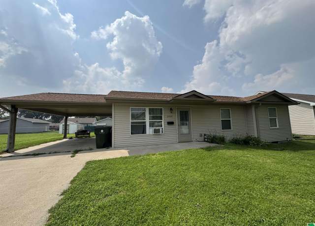 Property at 2229 Bryan St, Sioux City, IA 51109, 3 beds, 2 baths