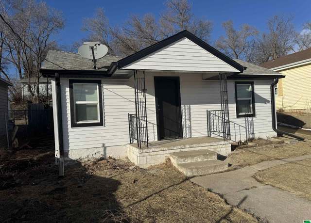 Property at 1821 Villa Ave, Sioux City, IA 51103, 2 beds, 1 bath