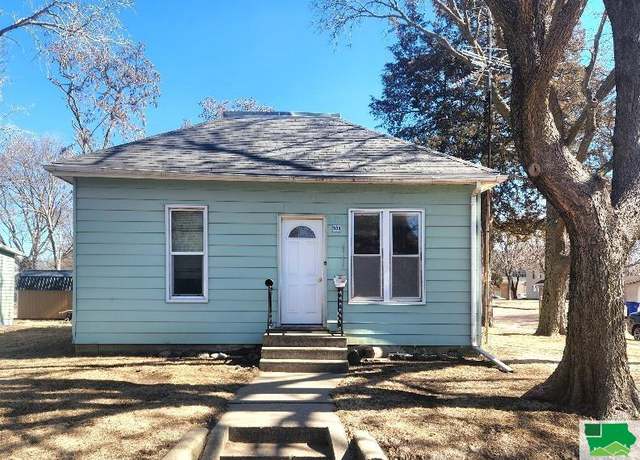 Property at 103 Franklin St, Vermillion, SD 57069, 2 beds, 1 bath