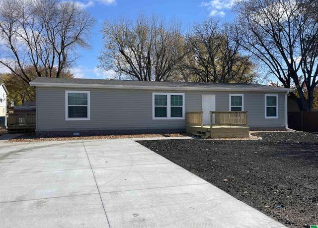 Property at 1814 Ave K, Hawarden, IA 51027, 3 beds, 2 baths