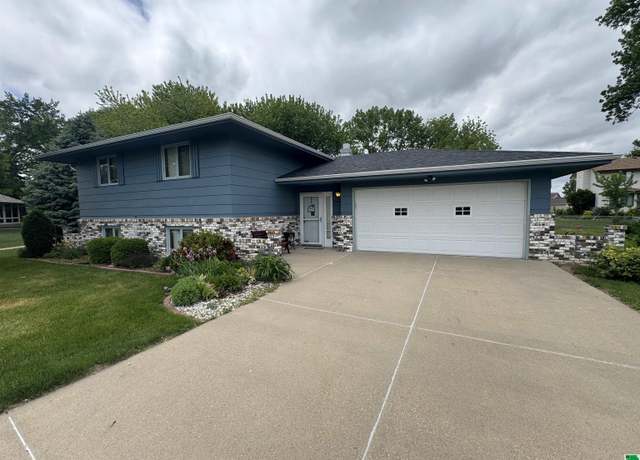 Property at 517 Silver Ln, Sergeant Bluff, IA 51054, 4 beds, 2 baths