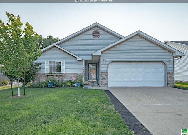 Property at 519 Ascot St, Sioux City, IA 51103, 4 beds, 3 baths