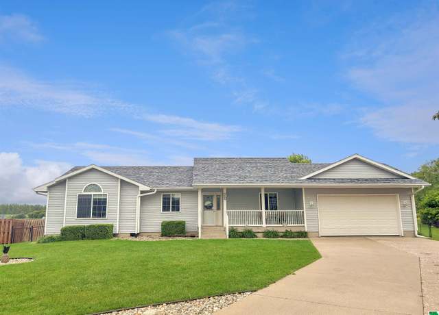 Property at 713 Winfield Cir, Sergeant Bluff, IA 51054, 4 beds, 3 baths