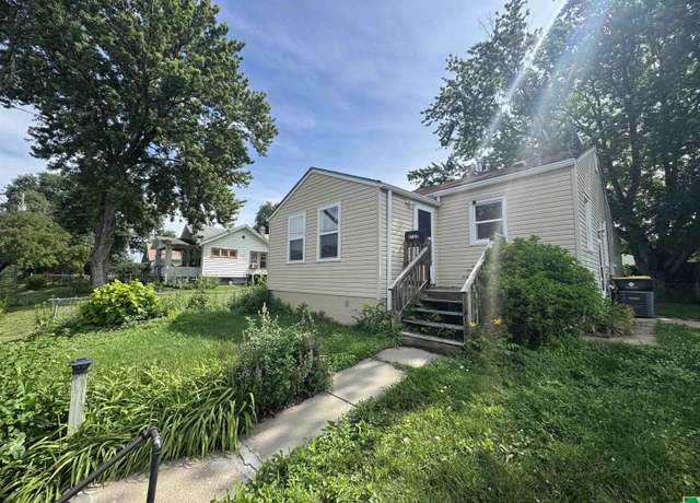 Property at 1722 S Alice St, Sioux City, IA 51106, 4 beds, 1.5 baths
