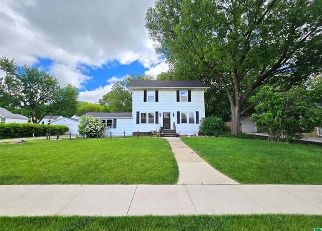 Property at 3614 Hamilton Blvd, Sioux City, IA 51104, 3 beds, 2 baths