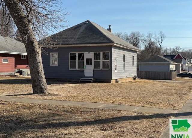 Property at 402 Jackson St, Moville, IA 51039, 2 beds, 1 bath