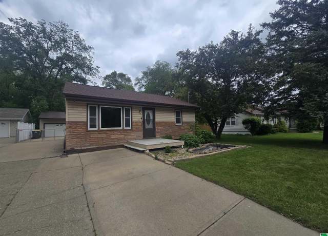 Property at 3735 Elmdale Ave, Sioux City, IA 51103, 3 beds, 1 bath