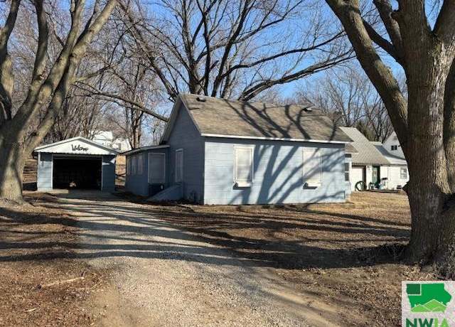 Property at 230 S 1st St, Moville, IA 51039, 2 beds, 1 bath