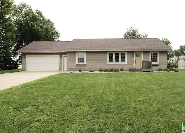 Property at 1192 4th Ave NE, Sioux Center, IA 51250, 4 beds, 3 baths