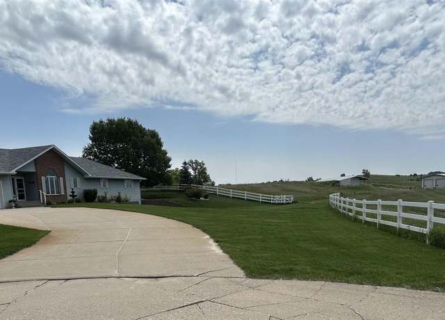 Property at 4440 Lost Meadows Rd, Sioux City, IA 51108, 4 beds, 3.5 baths