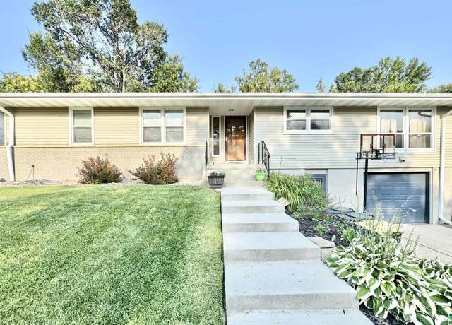 Property at 2616 Willow St, Sioux City, IA 51106, 3 beds, 3 baths