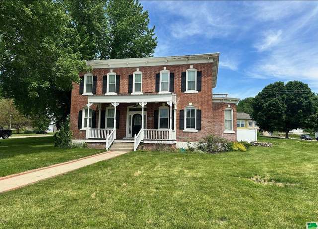 Property at 205 W 3rd St, Ponca, NE 68770, 6 beds, 2.5 baths