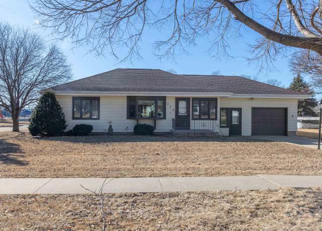 Property at 530 South St, Moville, IA 51039, 3 beds, 2 baths