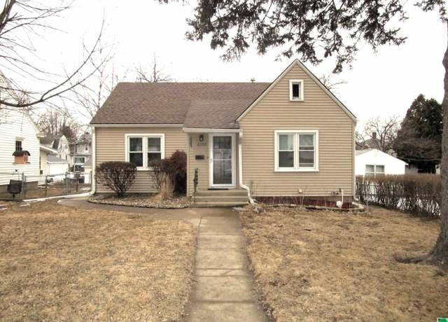 Property at 3255 Jones St, Sioux City, IA 51104, 3 beds, 2 baths