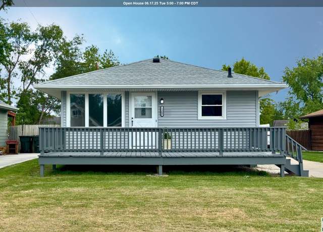 Property at 1300 Edgewater Ave, Sioux City, IA 51109, 3 beds, 1.5 baths