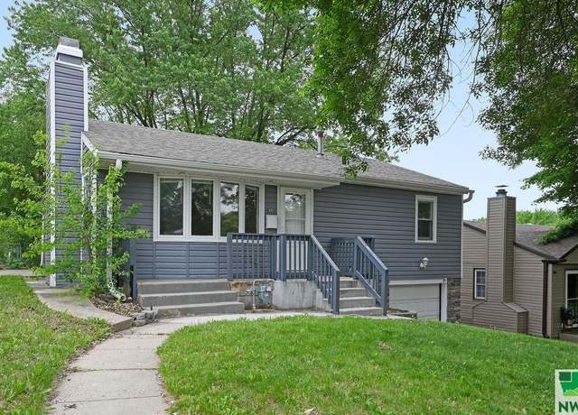 Property at 3012 S Cornelia St, Sioux City, IA 51106, 4 beds, 2 baths