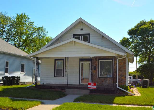 Property at 3934 Madison St, Sioux City, IA 51108, 2 beds, 1 bath
