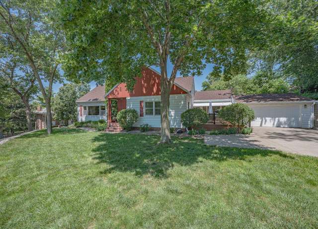 Property at 2400 E Solway St, Sioux City, IA 51104, 3 beds, 3 baths