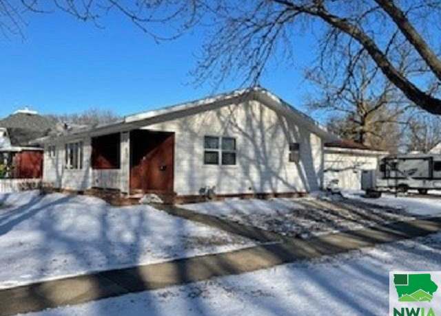 Property at 440 E Spruce St, Cherokee, IA 51012, 3 beds, 2 baths