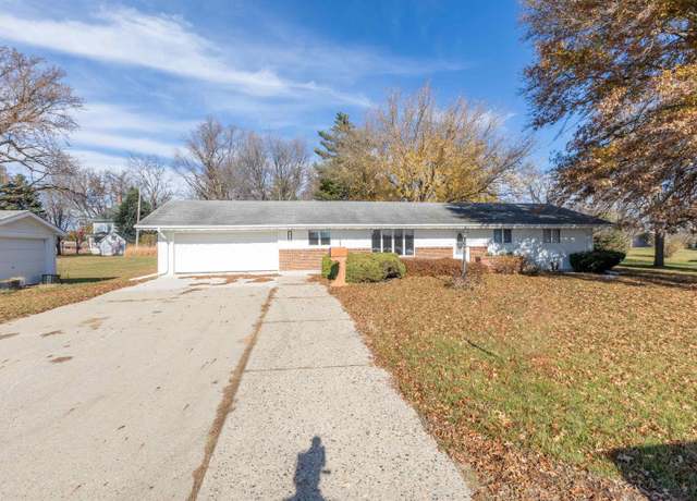 Property at 904 South Center St, Battle Creek, IA 51006, 3 beds, 1.75 baths