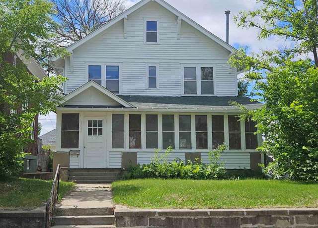 Property at 1422 W 5th St, Sioux City, IA 51103, 4 beds, 1.5 baths