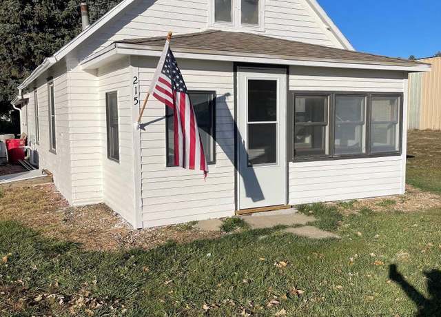 Property at 215 12th St, Vermillion, SD 57069, 2 beds, 1 bath