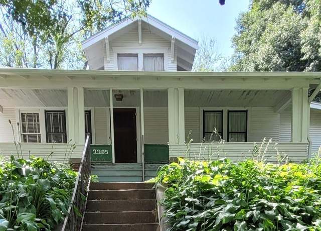 Property at 2205 S Patterson St, Sioux City, IA 51106, 4 beds, 1 bath