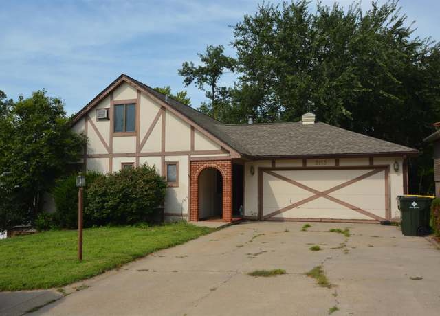 Property at 3113 S Nicollet St, Sioux City, IA 51106, 4 beds, 3 baths