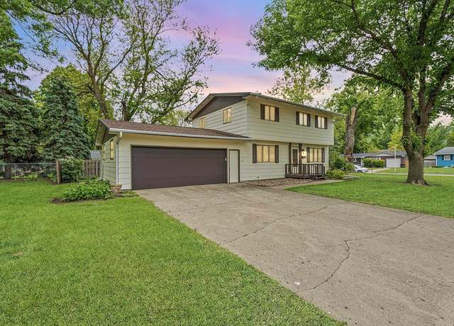 Property at 316 Sycamore Ave, Vermillion, SD 57069, 4 beds, 2 baths