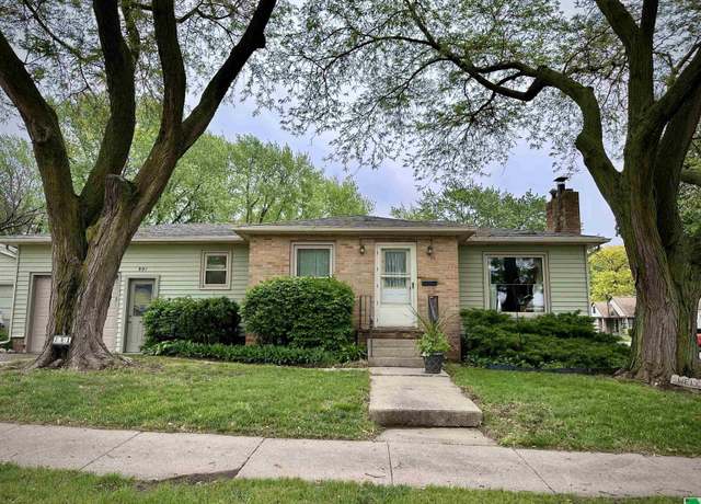 Property at 801 Northwestern Dr, Storm Lake, IA 50588, 2 beds, 1 bath