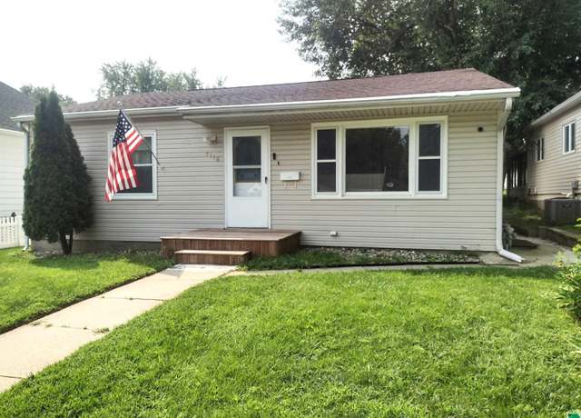 Property at 3116 4th Ave, Sioux City, IA 51106, 3 beds, 2 baths