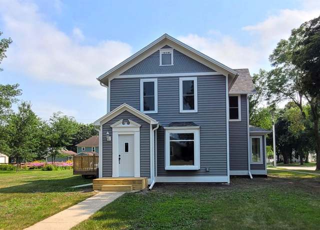 Property at 411 W 5th St, Sanborn, IA 51248, 3 beds, 2.5 baths