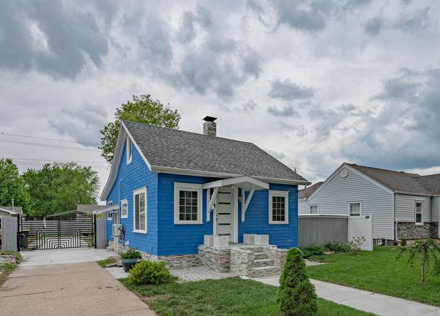 Property at 2705 S Glass St, Sioux City, IA 51106, 3 beds, 2 baths